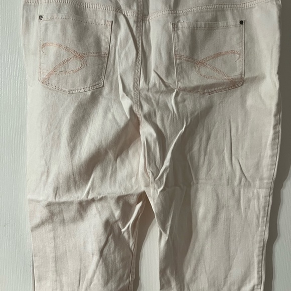 Platinum Chico’s Size 3 XL Women’s White Denim Jeans Capri. Made in Vietnam, col - Picture 10 of 13